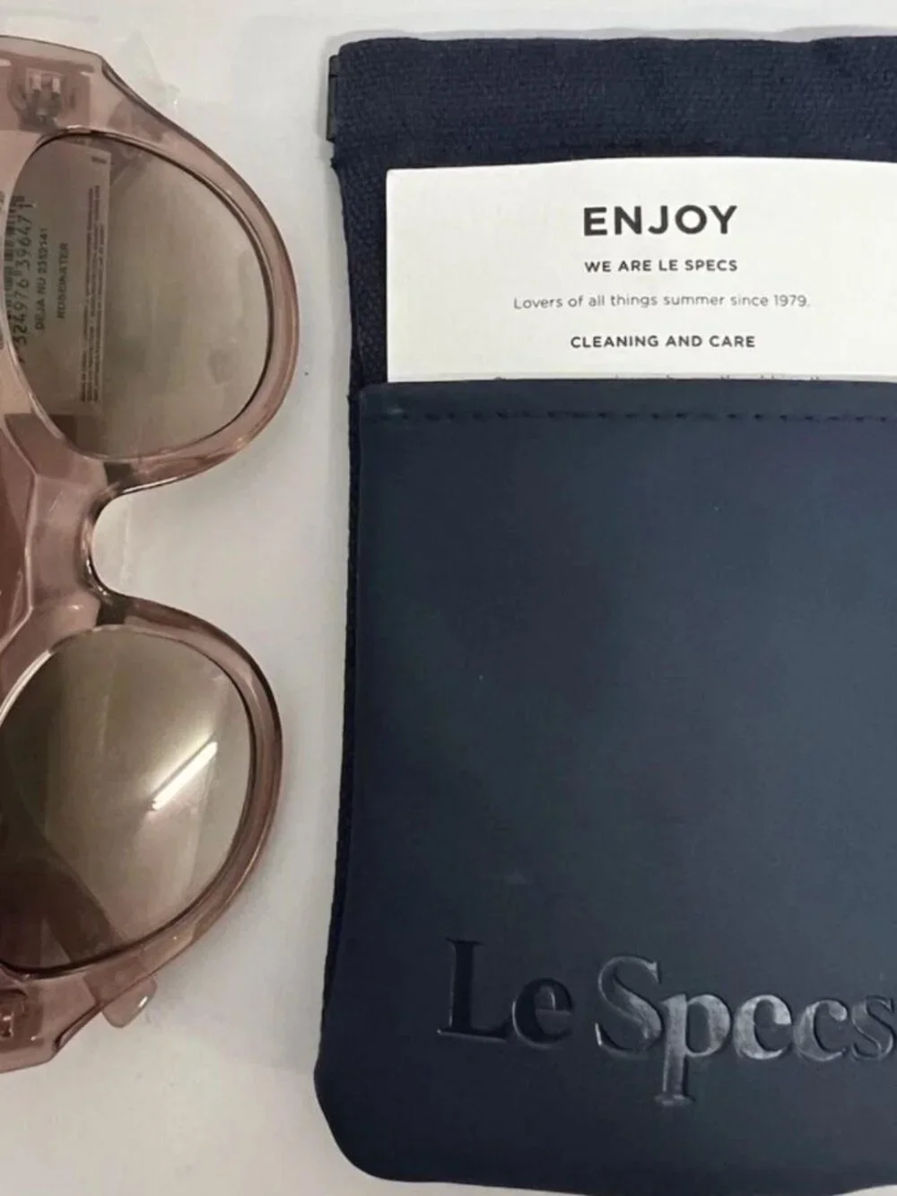 Le Specs deja nu